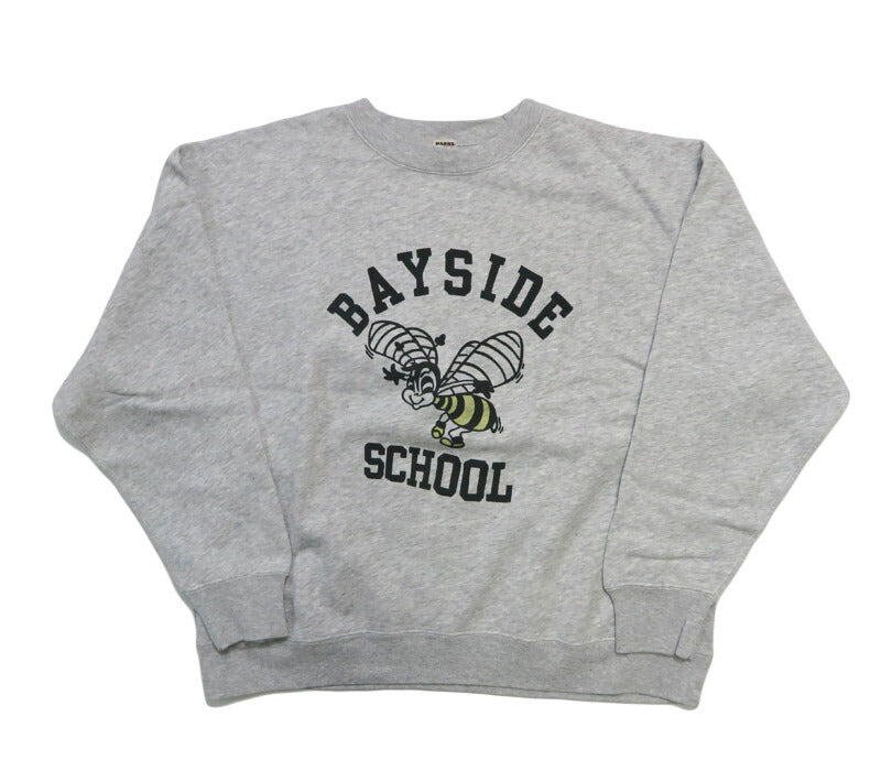 バーンズ BARNS コンフィミドルウェイト クルーネックプリントスウェット 長袖 "BAYSIDE SCHOOL" BR-26199 【2026年春夏新作】