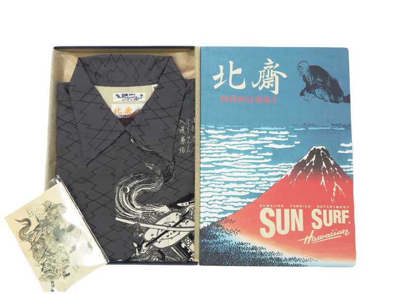 サンサーフ SUN SURF × 葛飾北斎 SPECIAL EDITION “画本武蔵鐙” 半袖 レーヨン ハワイアンシャツ日本の意匠  アロハシャツ SS39460 【2025年春夏新作】